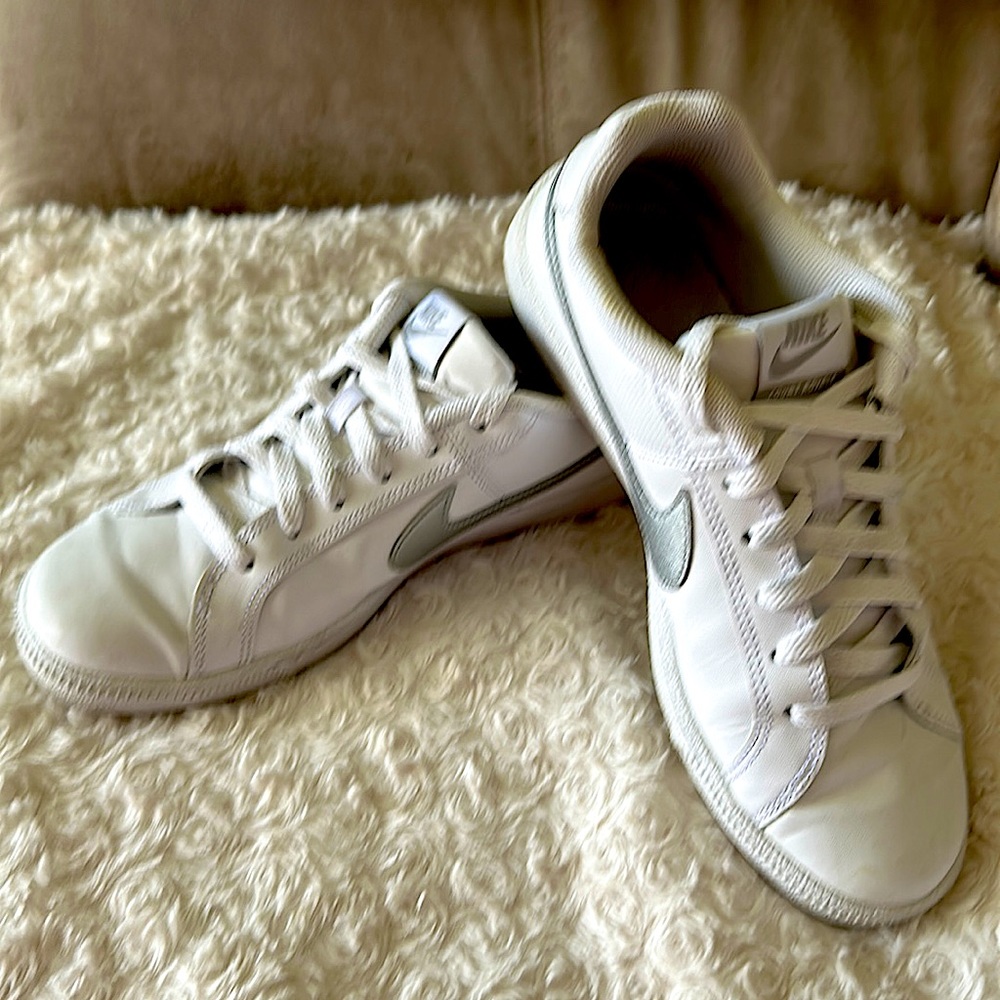 Nike Court Royale Women’s Size 8.5